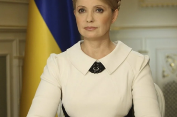 Julia Tymošenková by sa mohla stať novou dočasnou líderkou Ukrajiny: USA aj Rusko sú pripravené s ňou spolupracovať.
